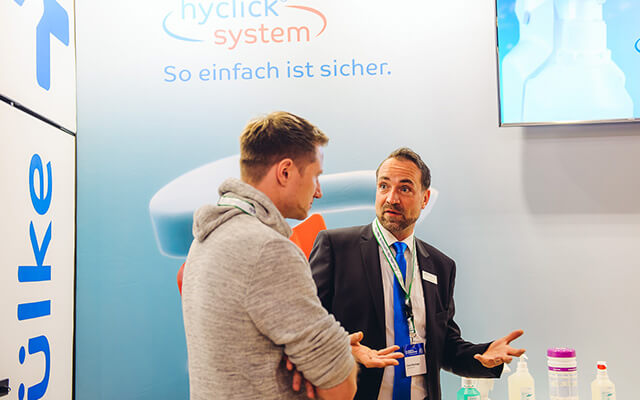 Gesprachsleitfaden-fur-ein-Kundengesprach-auf-einer-Messe