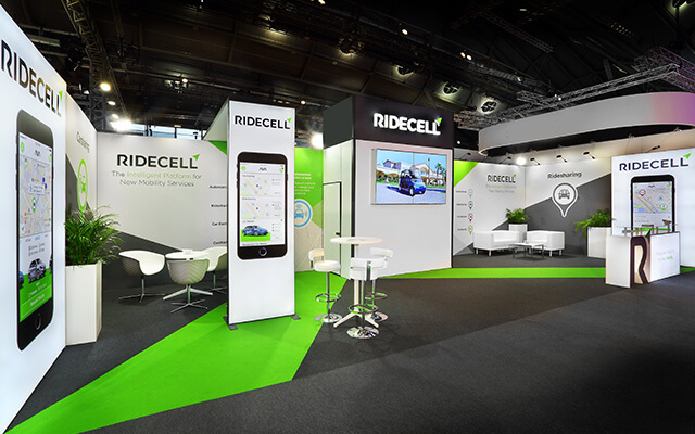 Messestand-Blog-640x400px-Aufmerksamkeit-mit-uberdimensionalen-Stoffgrafiken-schaffen