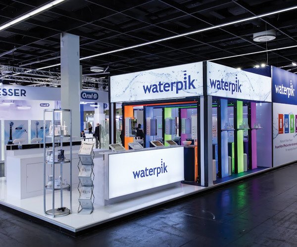 Messestand von Waterpik