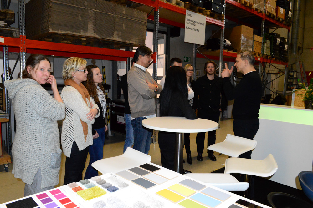 Mitarbeiter_des_schweizerischen_Messe_Bauunternehmens